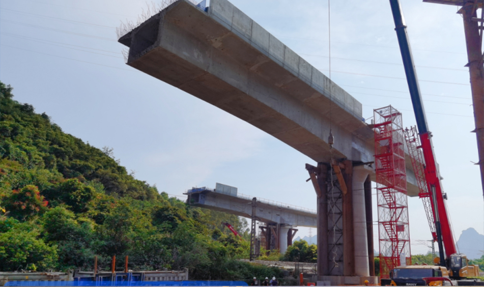 贵南高铁河池动货基地联络线2号大桥上跨黔桂线转体（中铁十四局）
