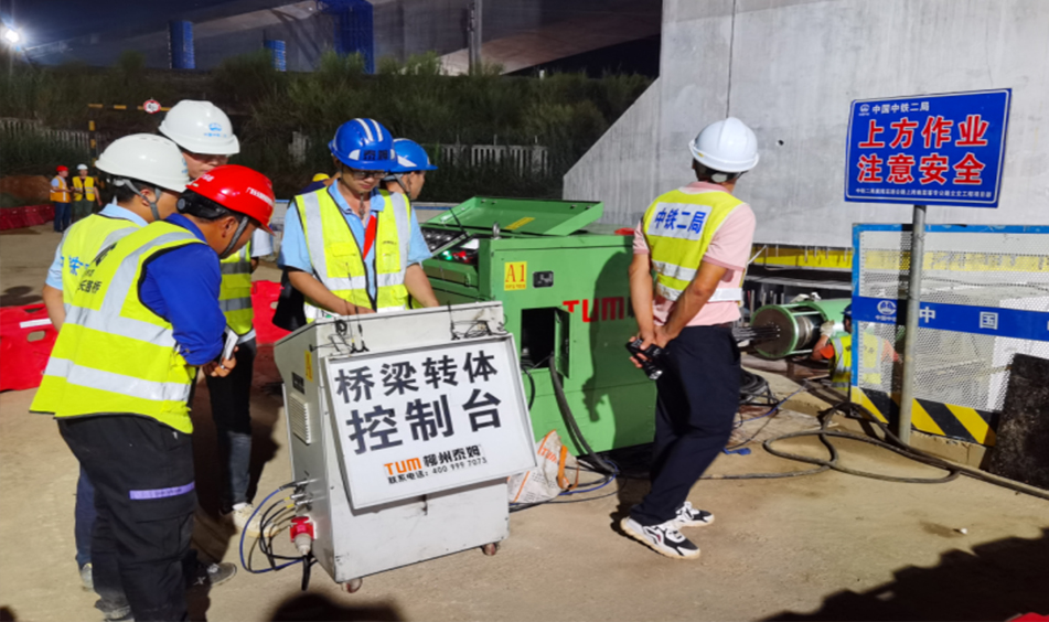 吴隆高速上跨南昆客专公路立交桥转体桥（中铁二局）